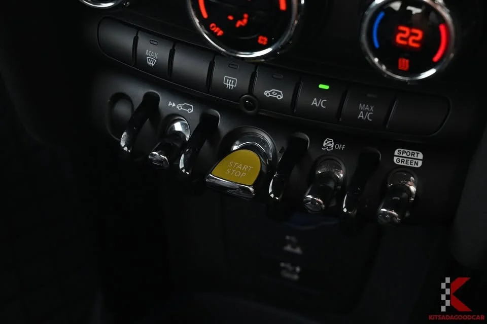 2022 Mini Hatch  III 2
