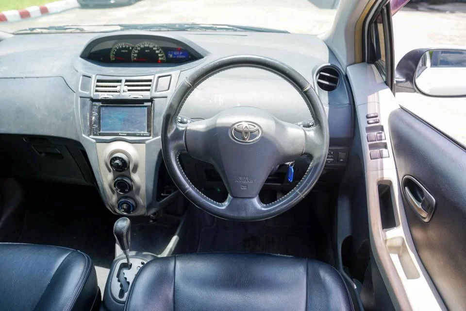 2010 Toyota Yaris II 3
