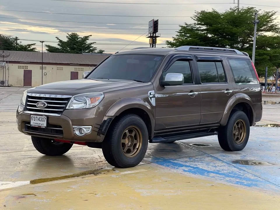 2010 Ford Everest I 3