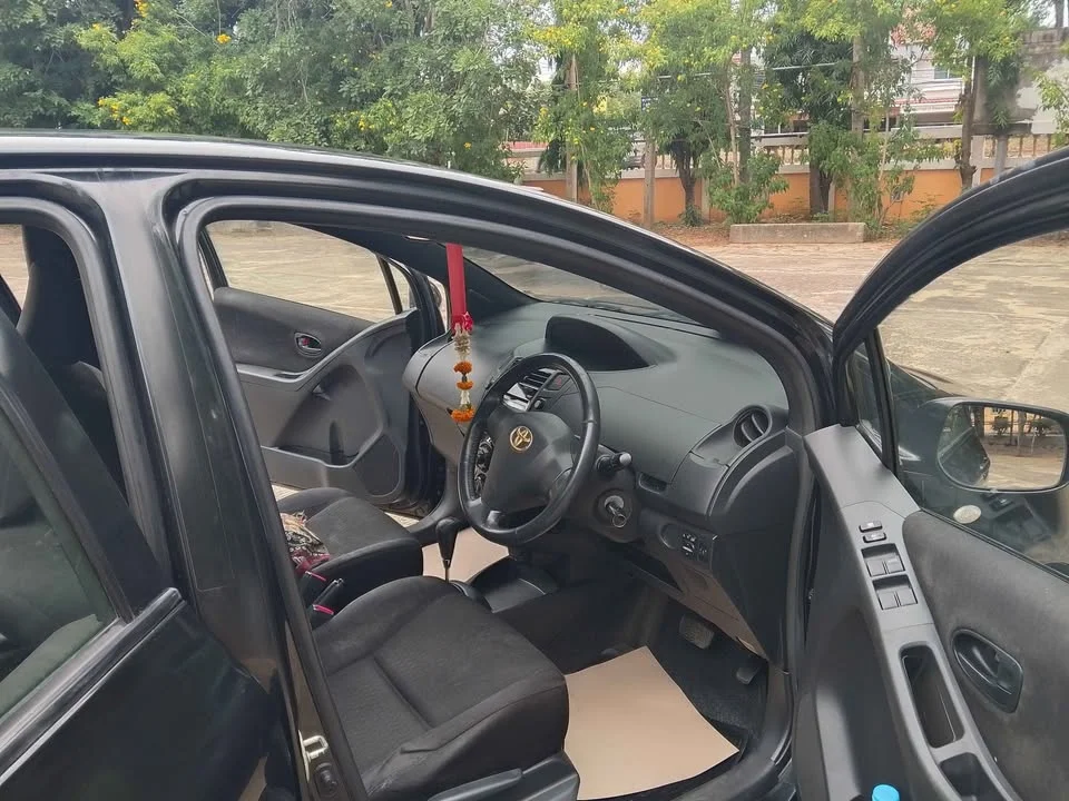 2006 Toyota Yaris II 2