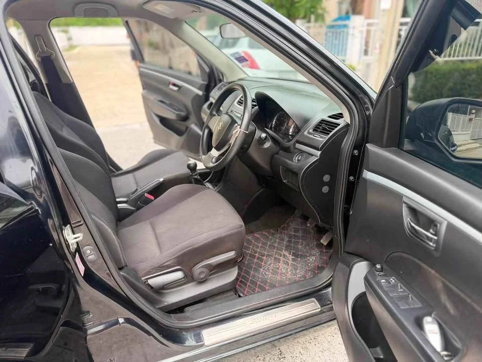 2015 Suzuki Swift II 3