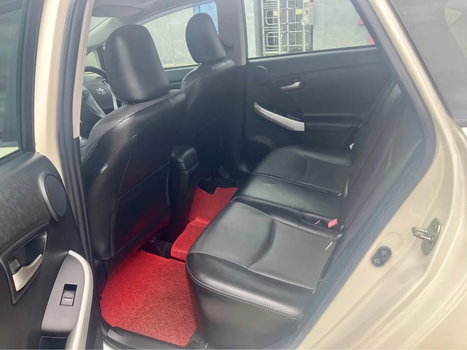 2013 Toyota Prius III 2