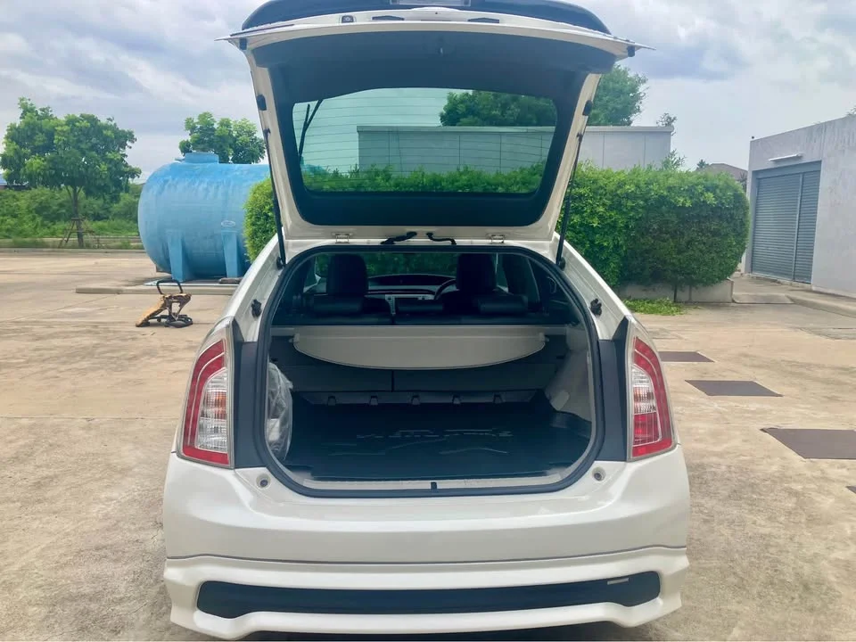2013 Toyota Prius III 3