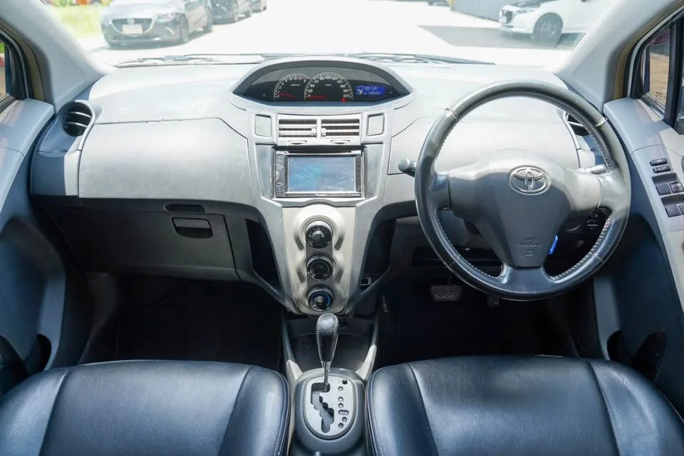 2010 Toyota Yaris II 3