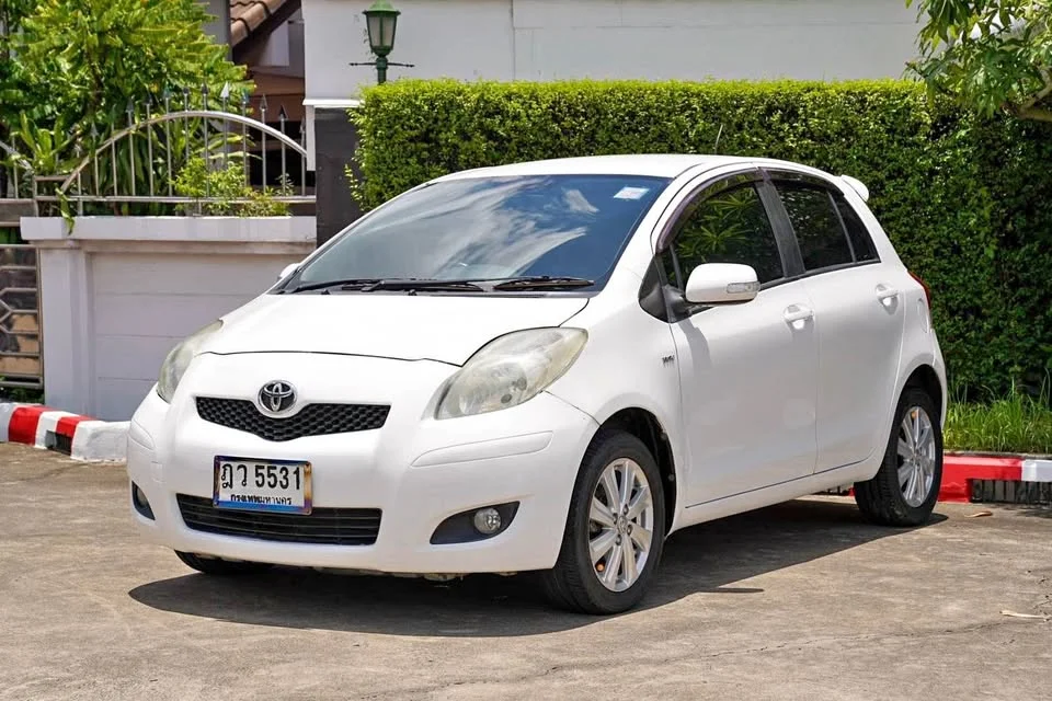 2010 Toyota Yaris II 2