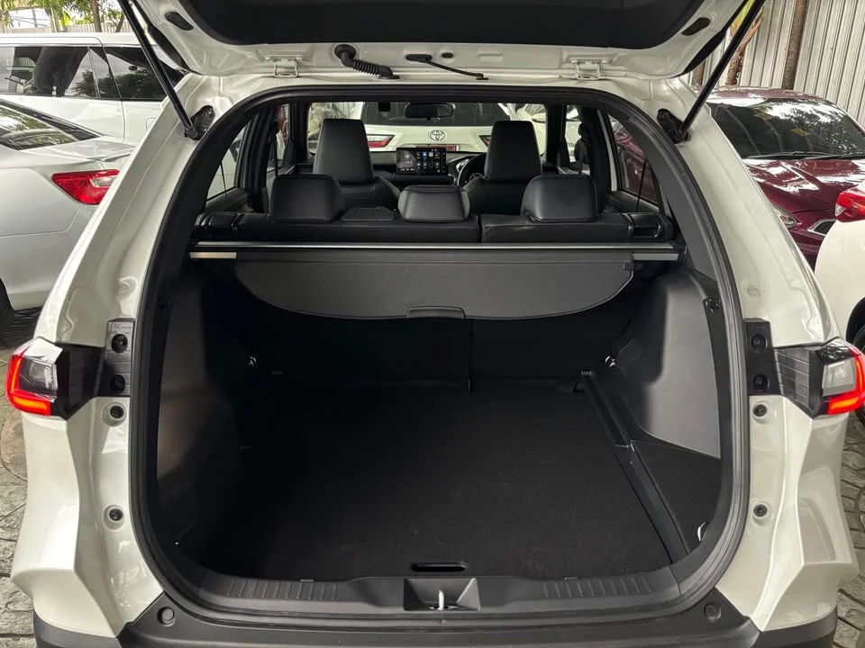 2025 Toyota Yaris Cross AC200 3
