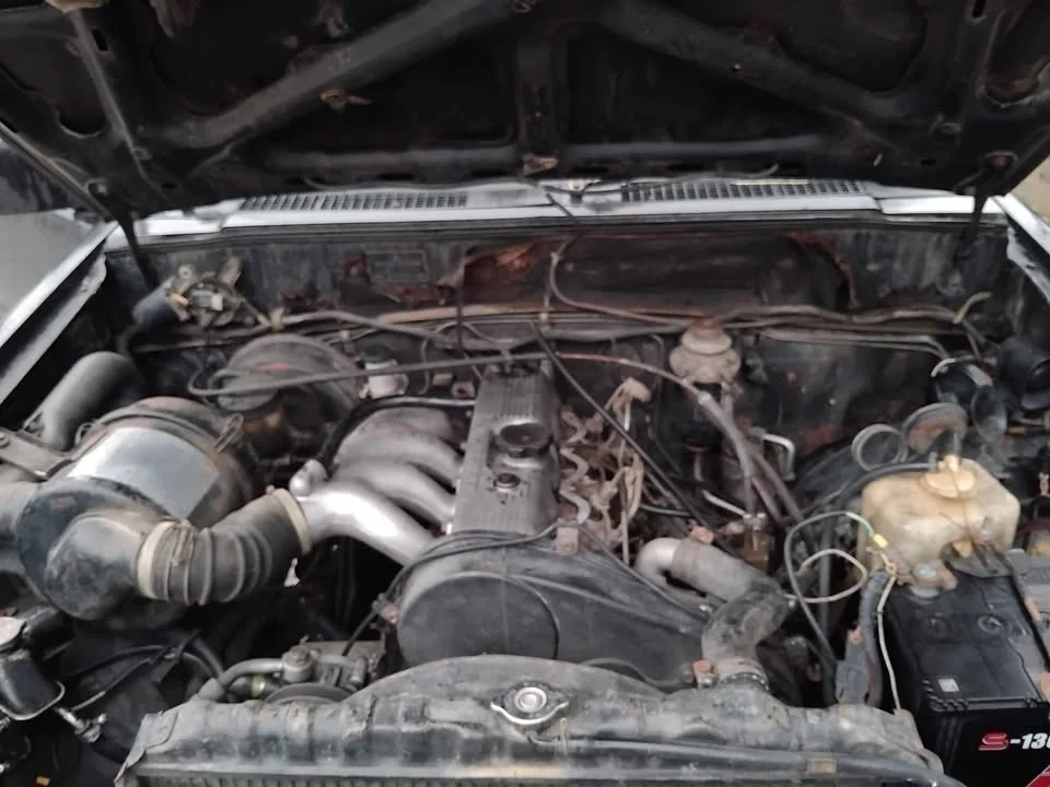 1995 Mitsubishi Triton II 2