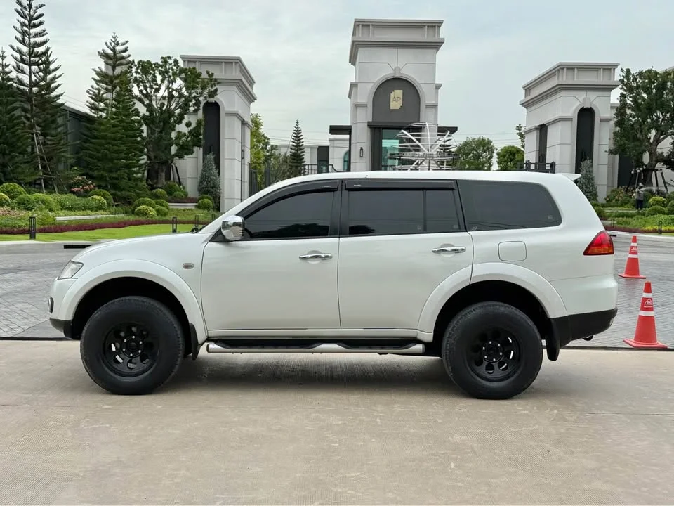 2011 Mitsubishi Pajero Sport II 3