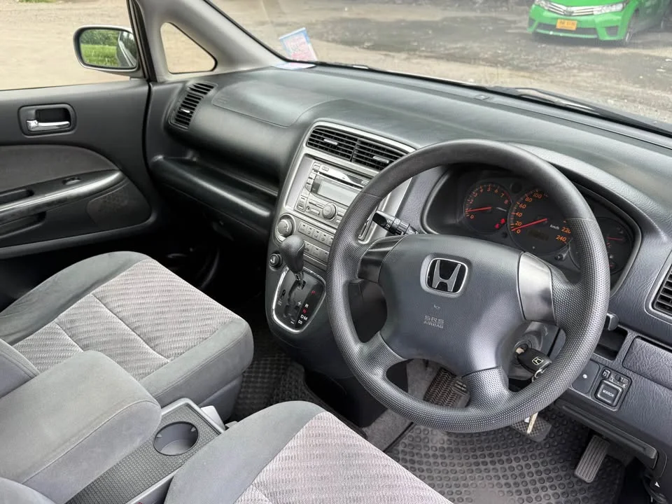 2004 Honda Stream I 3
