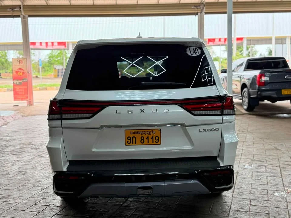 2013 Lexus LX IV 3
