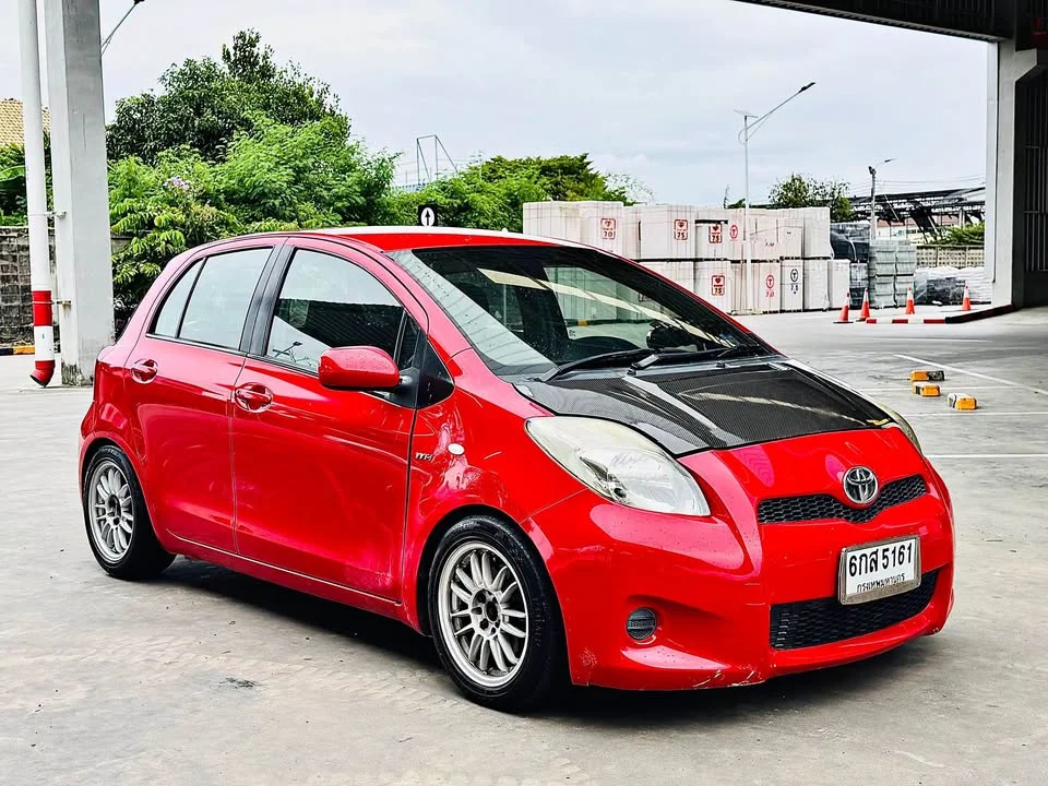 2012 Toyota Yaris II 2