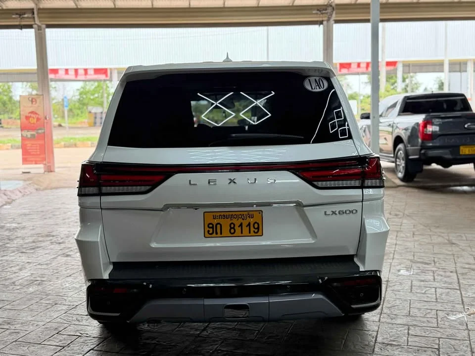 2013 Lexus LX IV 2