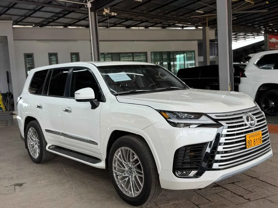 2013 Lexus LX IV 3