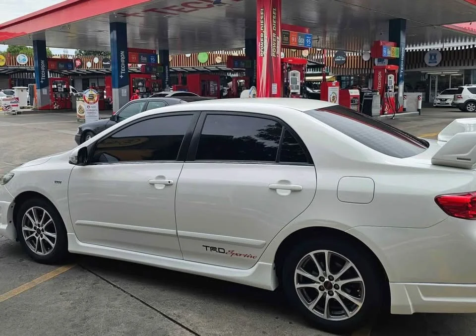 2010 Toyota Corolla Altis X (E140) 3