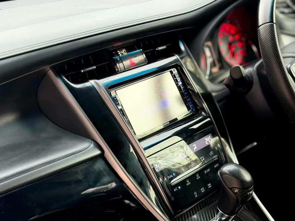 2015 Toyota Harrier III 2
