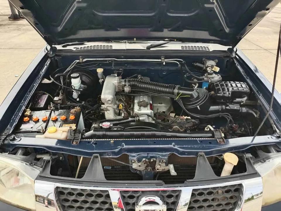 2001 Nissan Frontier I 3