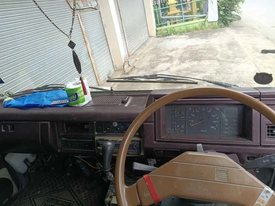 1985 Nissan Urvan IV (E24) 2
