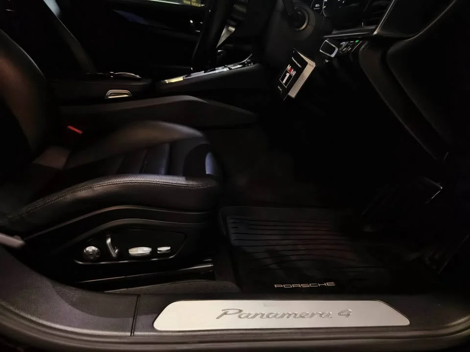 2017 Porsche Panamera II 2
