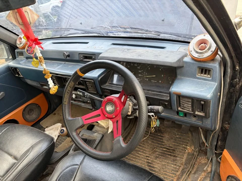1990 Mitsubishi Triton II 3