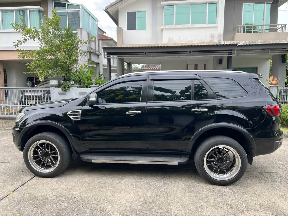 2019 Ford Everest II 3