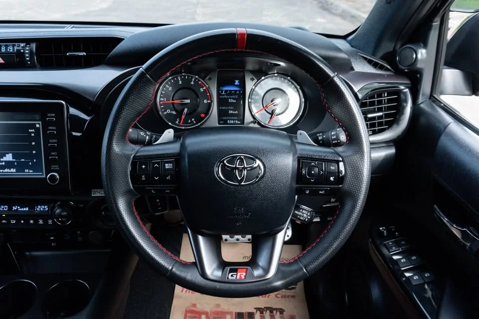 2023 Toyota Hilux VIII 3