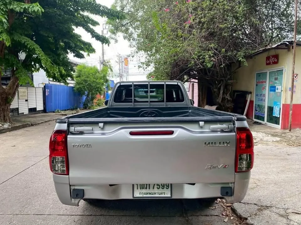 2015 Toyota Hilux VIII 2