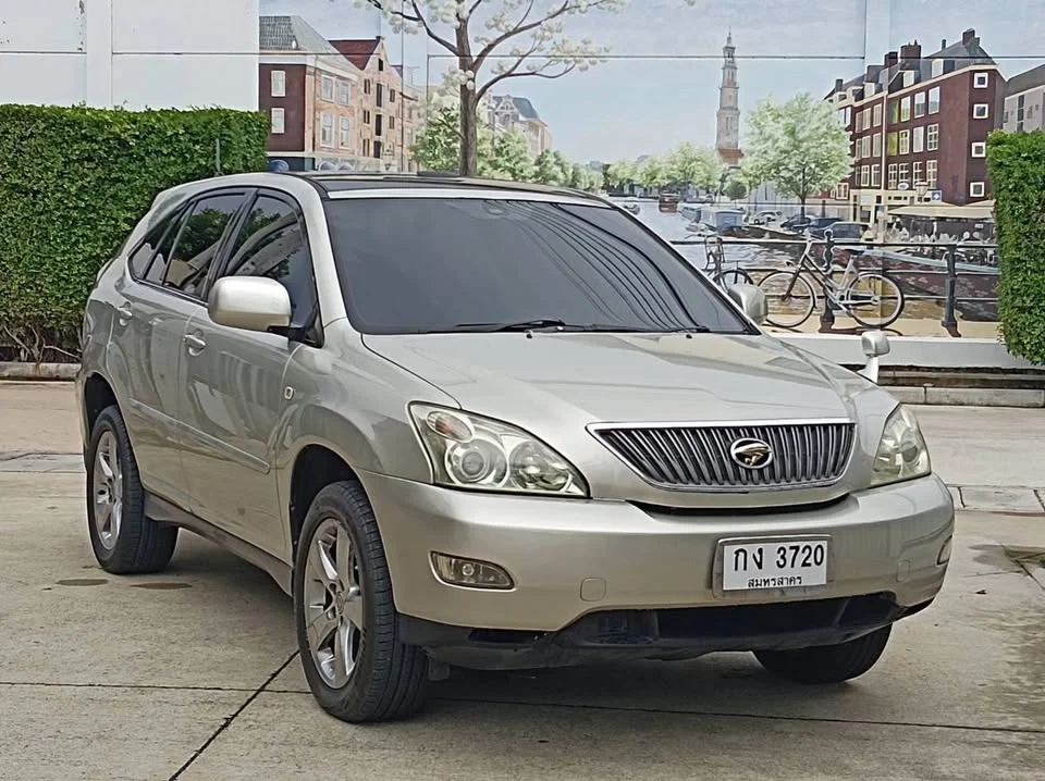 2004 Toyota Harrier II 2