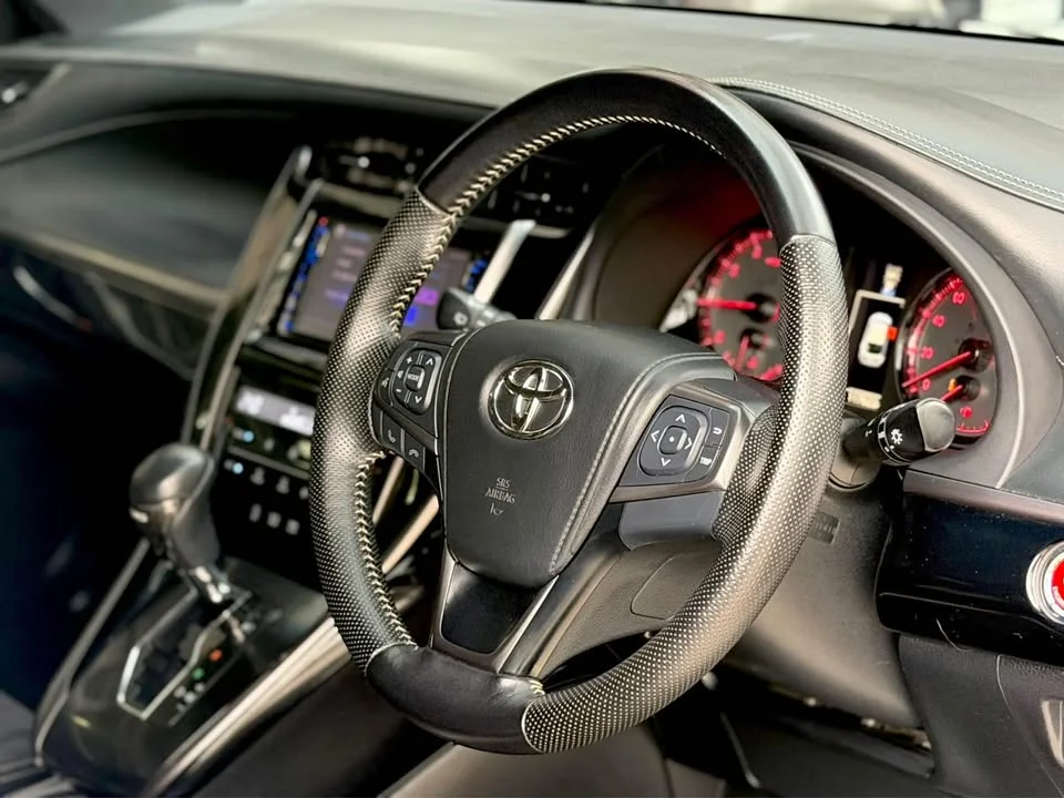 2015 Toyota Harrier III 2