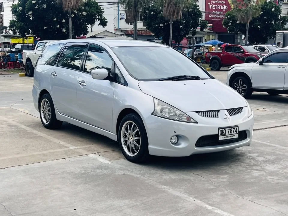 2008 Mitsubishi Space Wagon IV 3