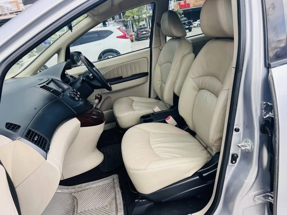 2008 Mitsubishi Space Wagon IV 2