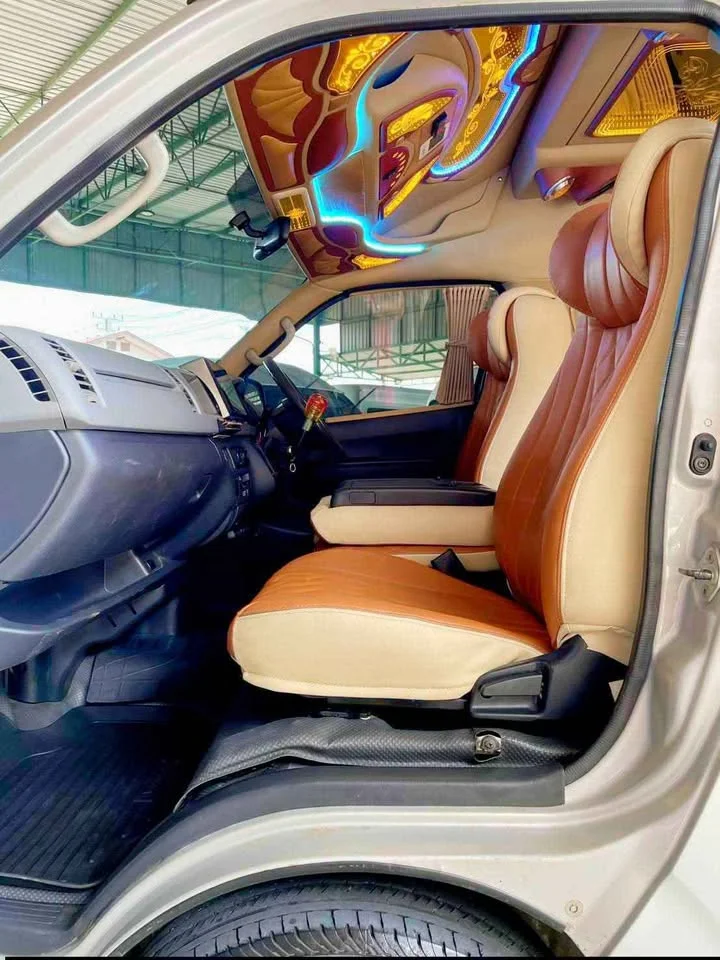 2013 Toyota Commuter V (H200) 2