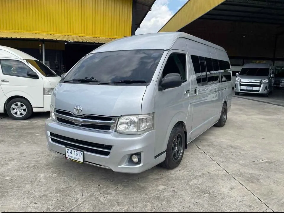 2013 Toyota Commuter V (H200) 3