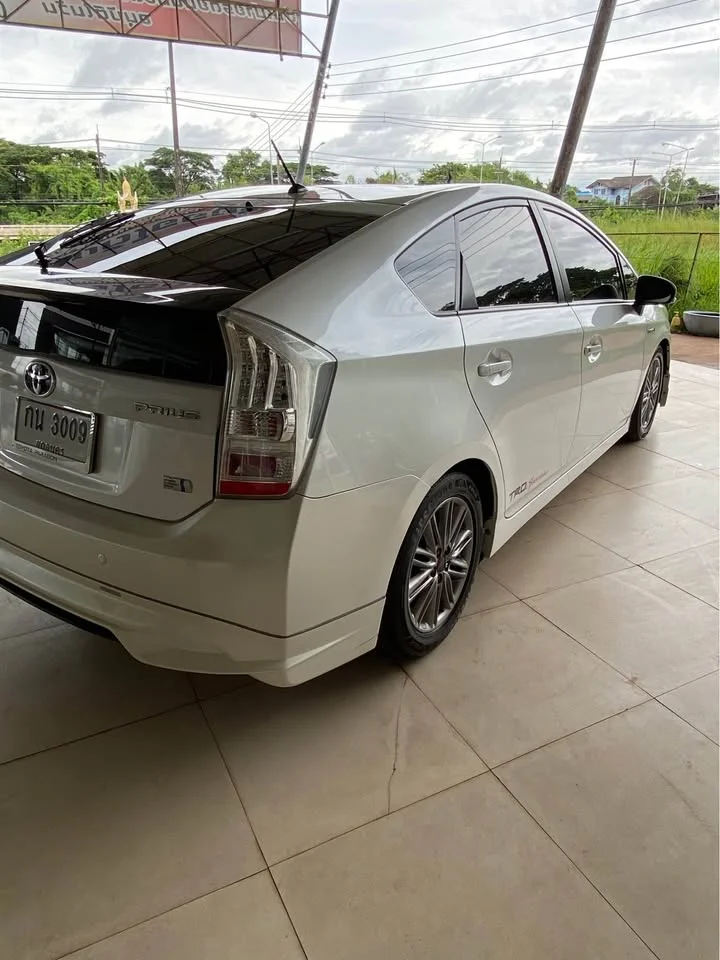 2013 Toyota Prius III 2