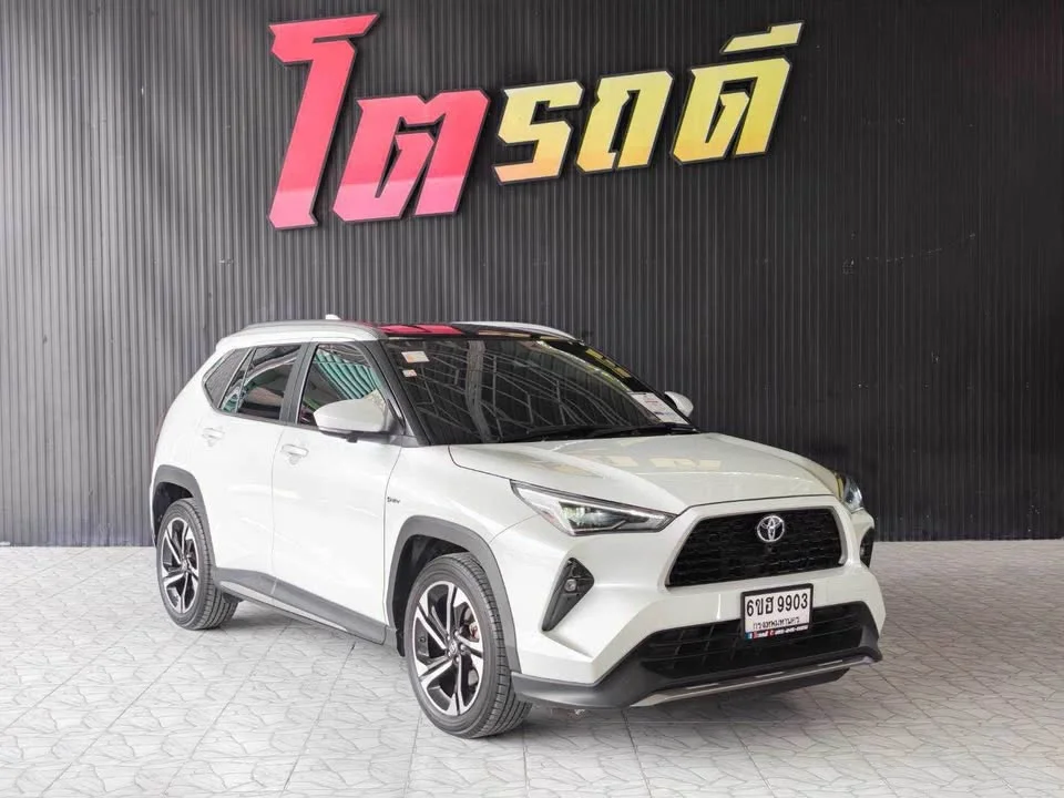 2025 Toyota Yaris Cross AC200 3