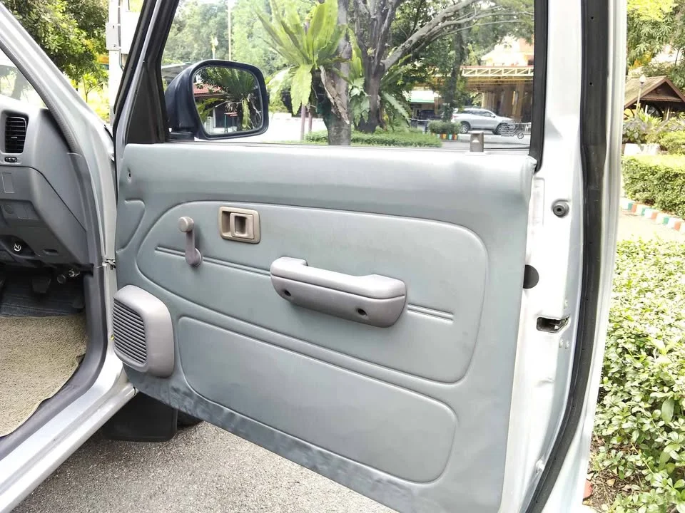 2000 Toyota Hilux Tiger VI 3