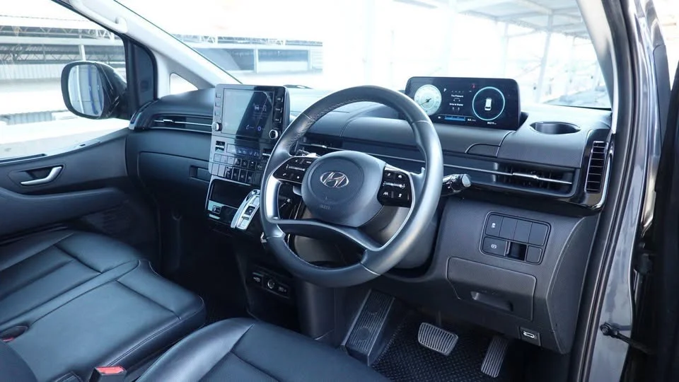 2022 Hyundai Staria US4 3