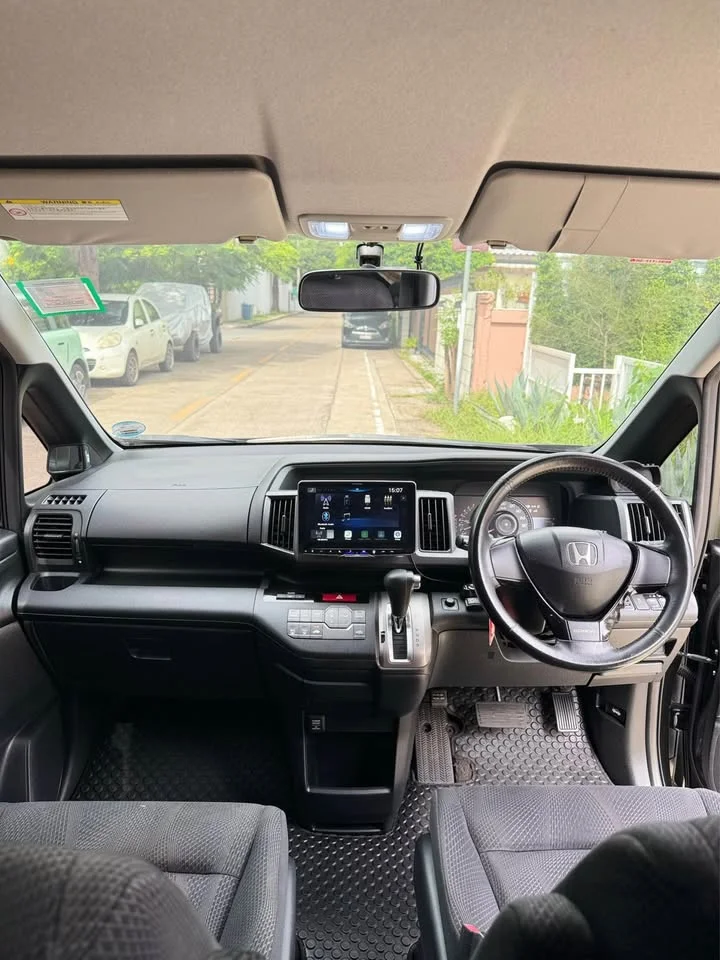 2012 Honda Stepwgn IV 2