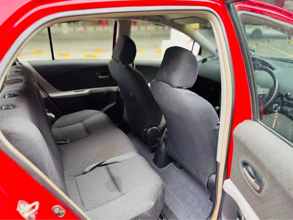 2012 Toyota Yaris II 2