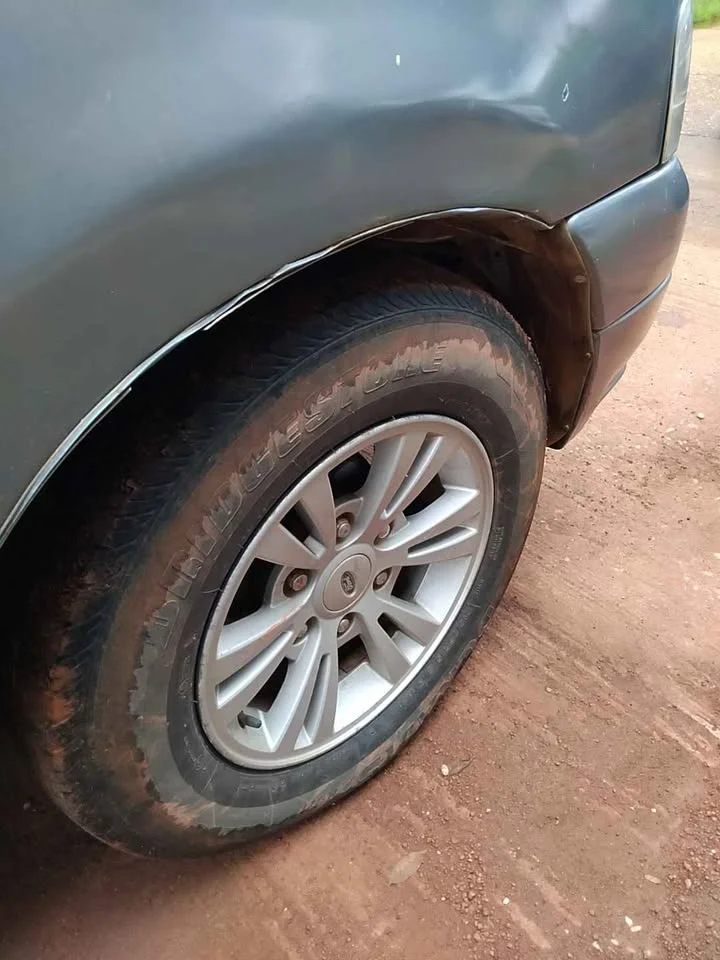 2004 Mazda 2500 Fighter V 2
