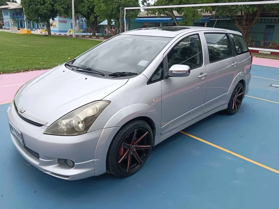 2004 Toyota Wish I 2