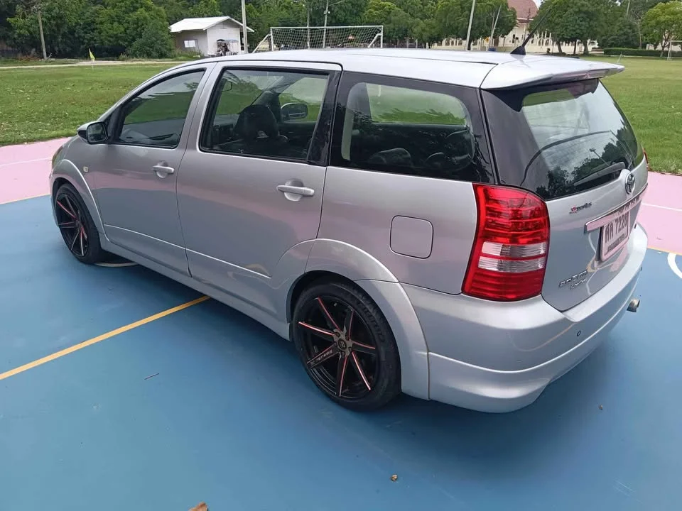 2004 Toyota Wish I 3