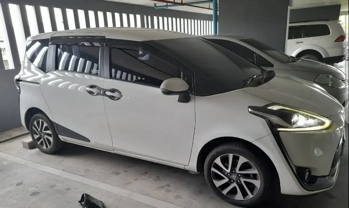2018 Toyota Sienta II 2