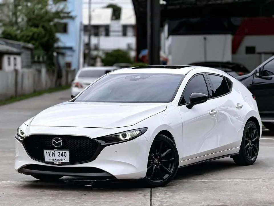 2020 Mazda 3 IV 3