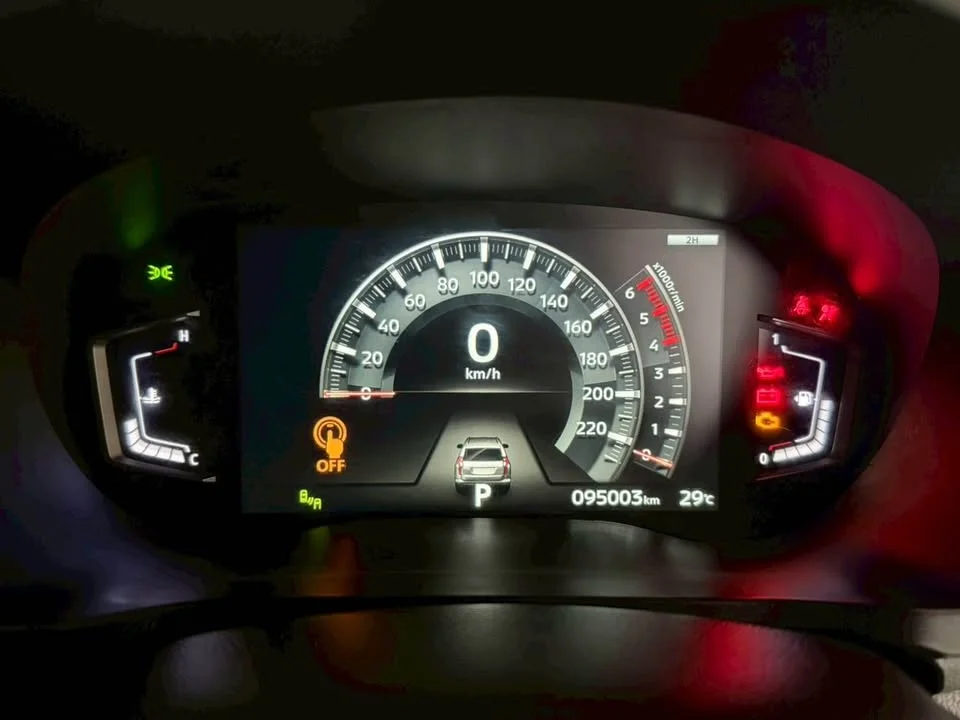2010 Mitsubishi Pajero Sport II 2