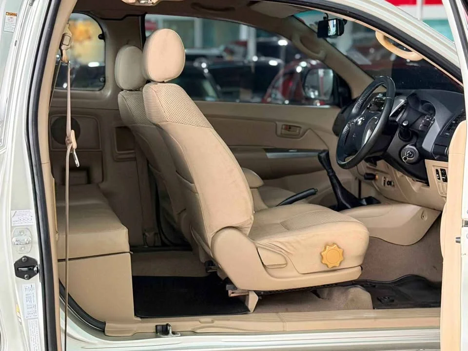 2013 Toyota Hilux VII 3