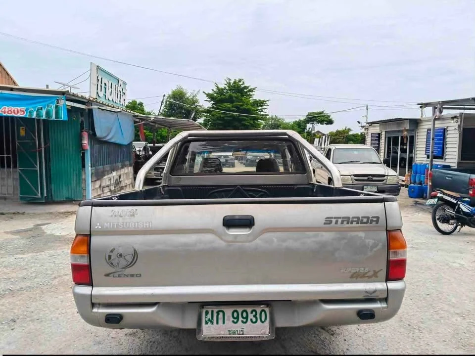 2002 Mitsubishi Strada III 2