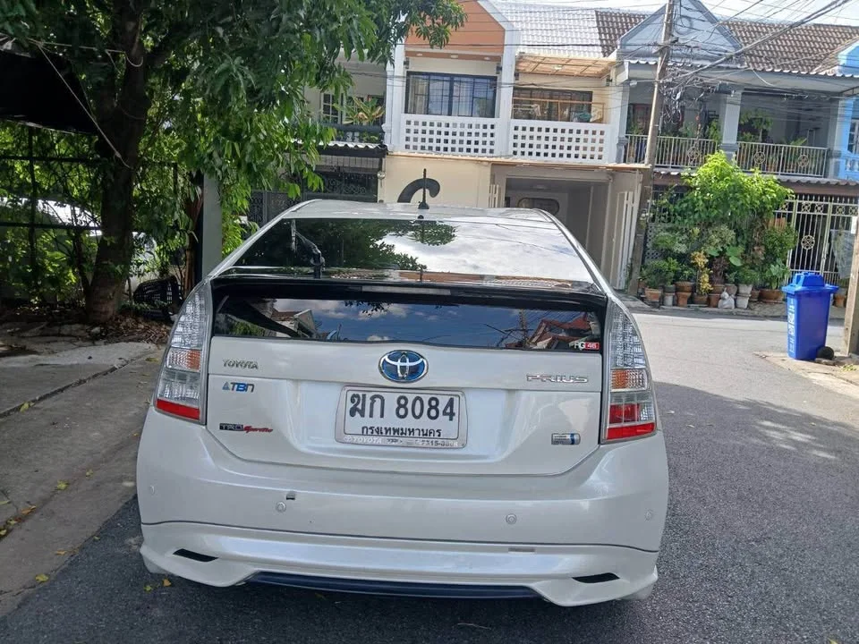 2011 Toyota Prius III 3