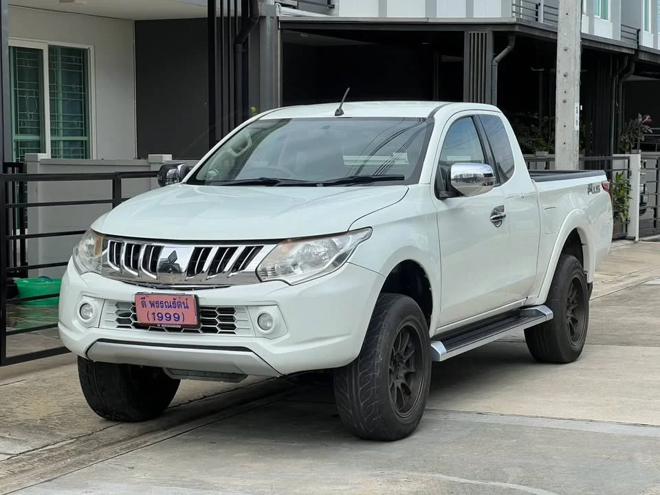 2015 Mitsubishi Triton V 2