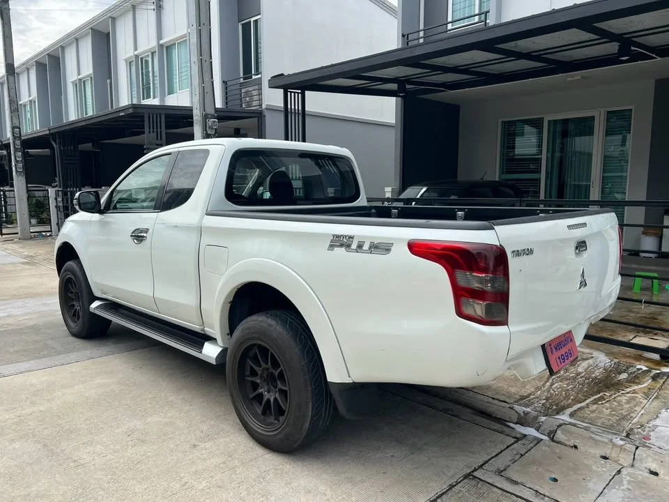 2015 Mitsubishi Triton V 3