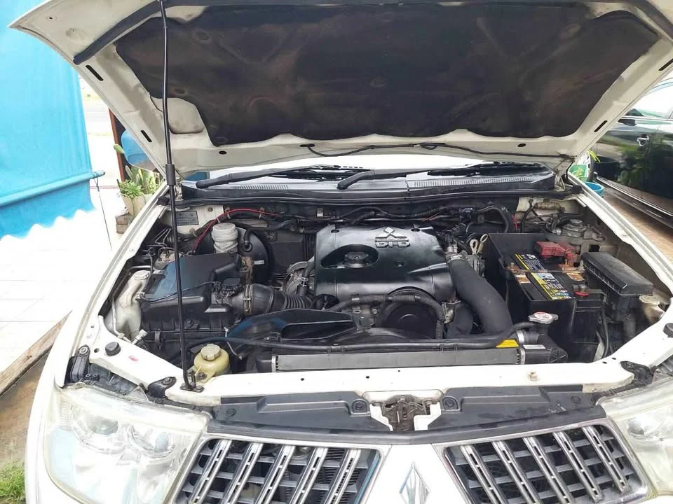 2011 Mitsubishi Pajero Sport II 2